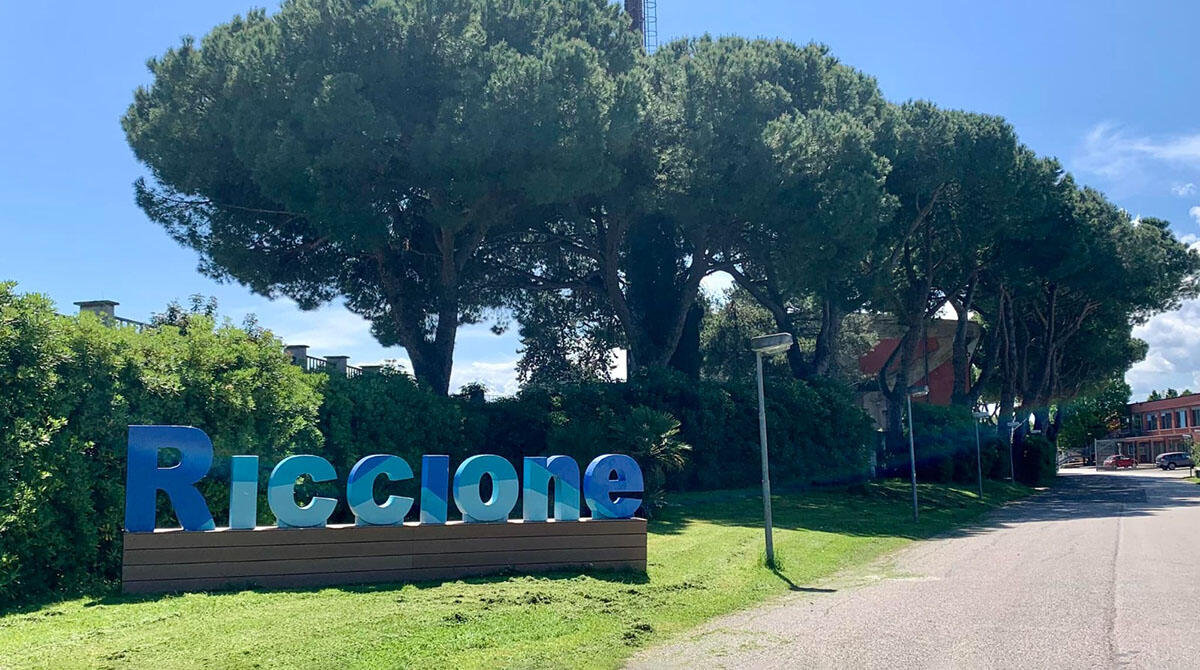 Le iconiche scritte 'Riccione' tornano a vivere nei luoghi simbolo dello sport - La scritta "Riccione" allo Stadio Nicoletti