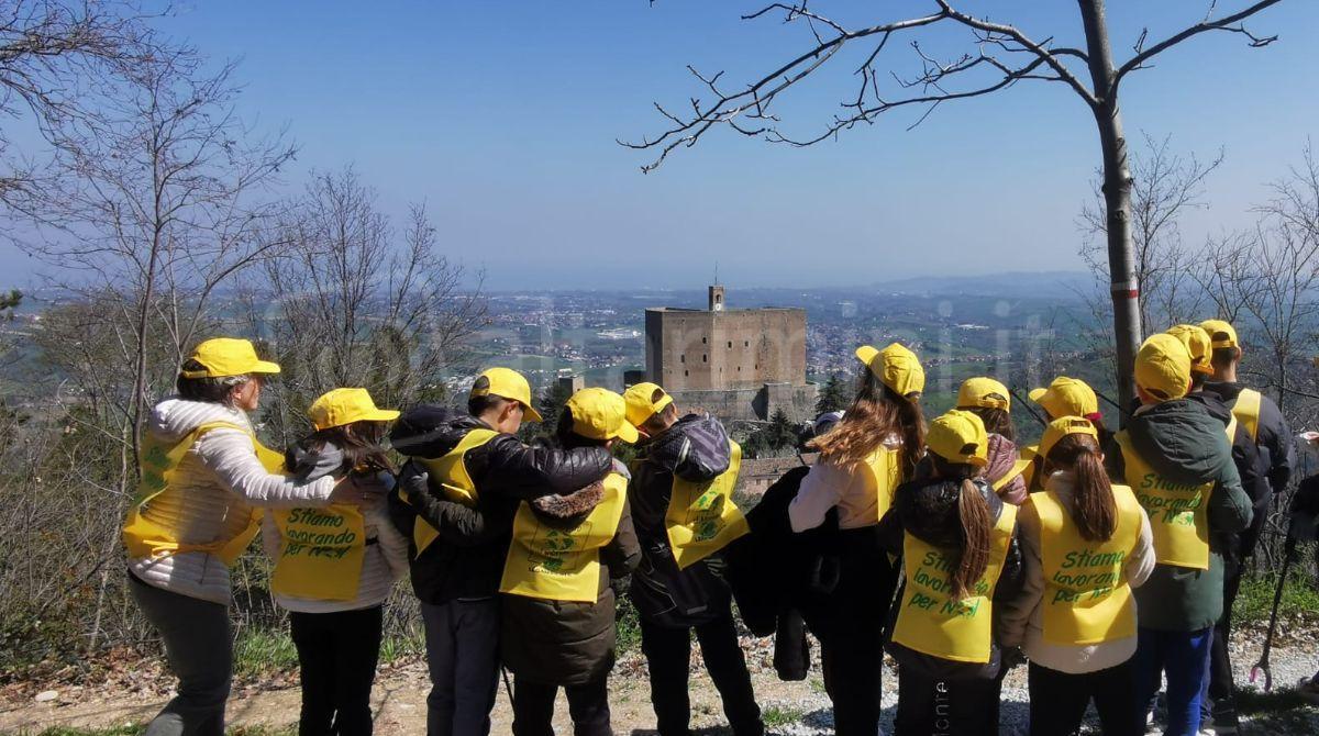 Montefiore Conca partecipa alla campagna ‘Puliamo il Mondo’ con gli studenti della scuola primaria -