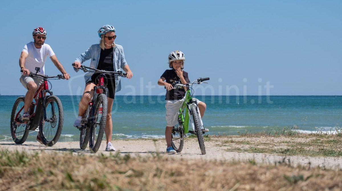 Primavera in Romagna: natura, sport e borghi da scoprire tra mare e colline - 