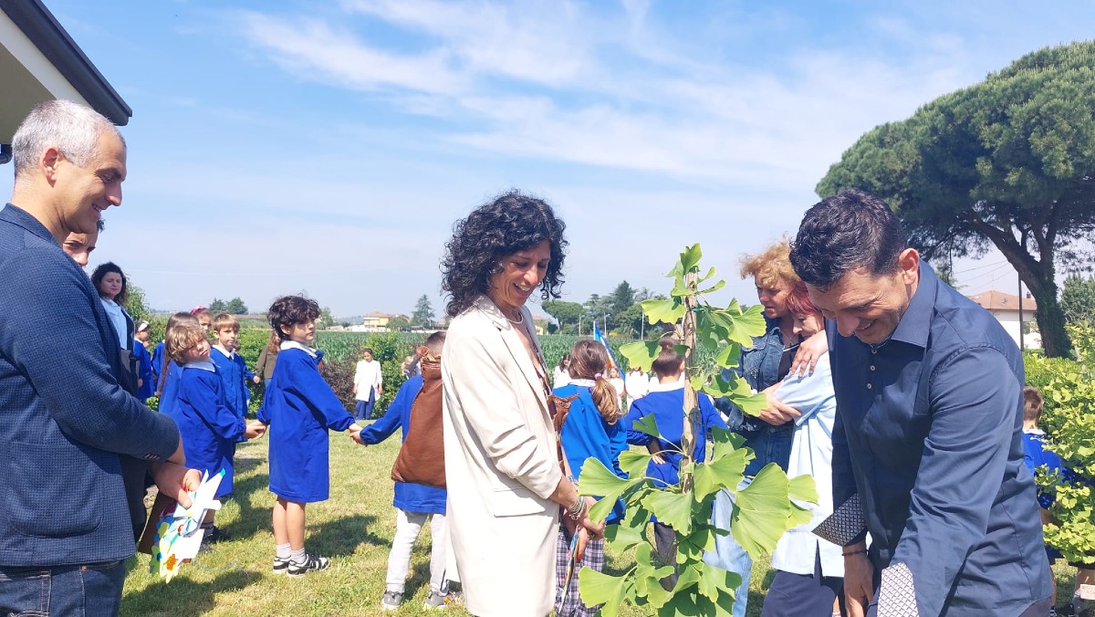 Un ulivo nel giardino della scuola per ricordare Mattia Ahmet Minguzzi -