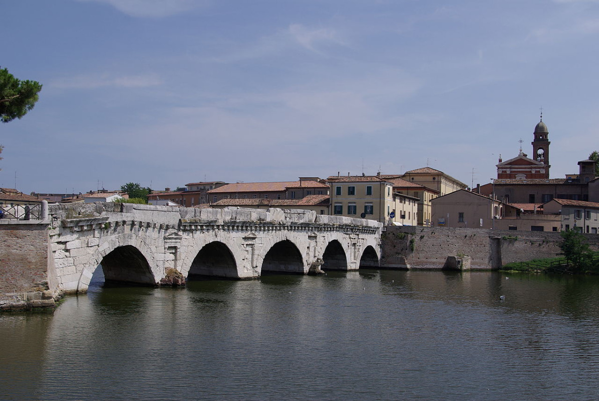Esiste a Rimini un ponte che ha fatto tremare Hitler | La sorprendente verità che ha salvato il Ponte di Tiberio - Foto: Flying Russian/Wikipedia
