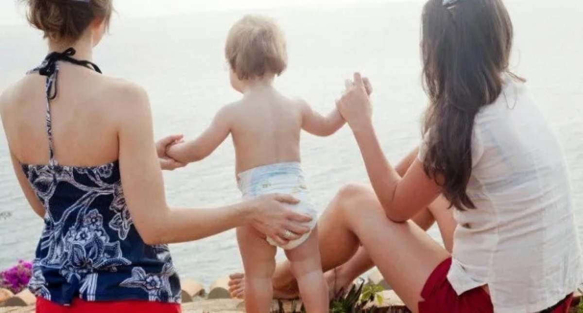 Storico atto a Riccione: primo riconoscimento per figlio di coppia omogenitoriale
