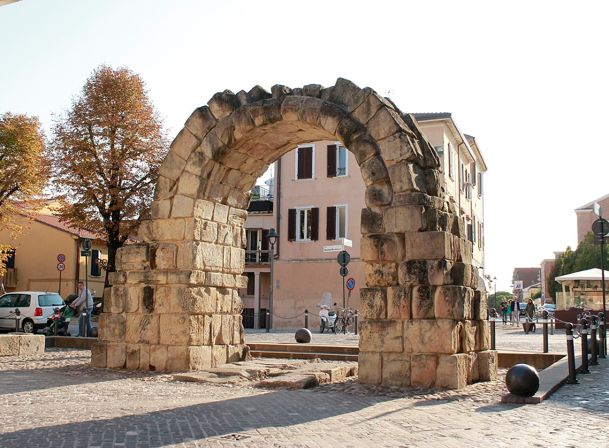 A Rimini c'è un adito che ha vissuto altre vite | La storia incredibile di Porta Montanara ti lascerà senza parole - Foto: Thomass1995/Wikipedia