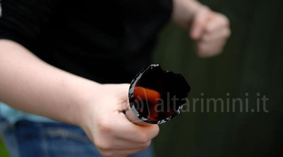 Rimini: aggredisce negoziante per derubarlo, poi minaccia i Carabinieri. Arrestato