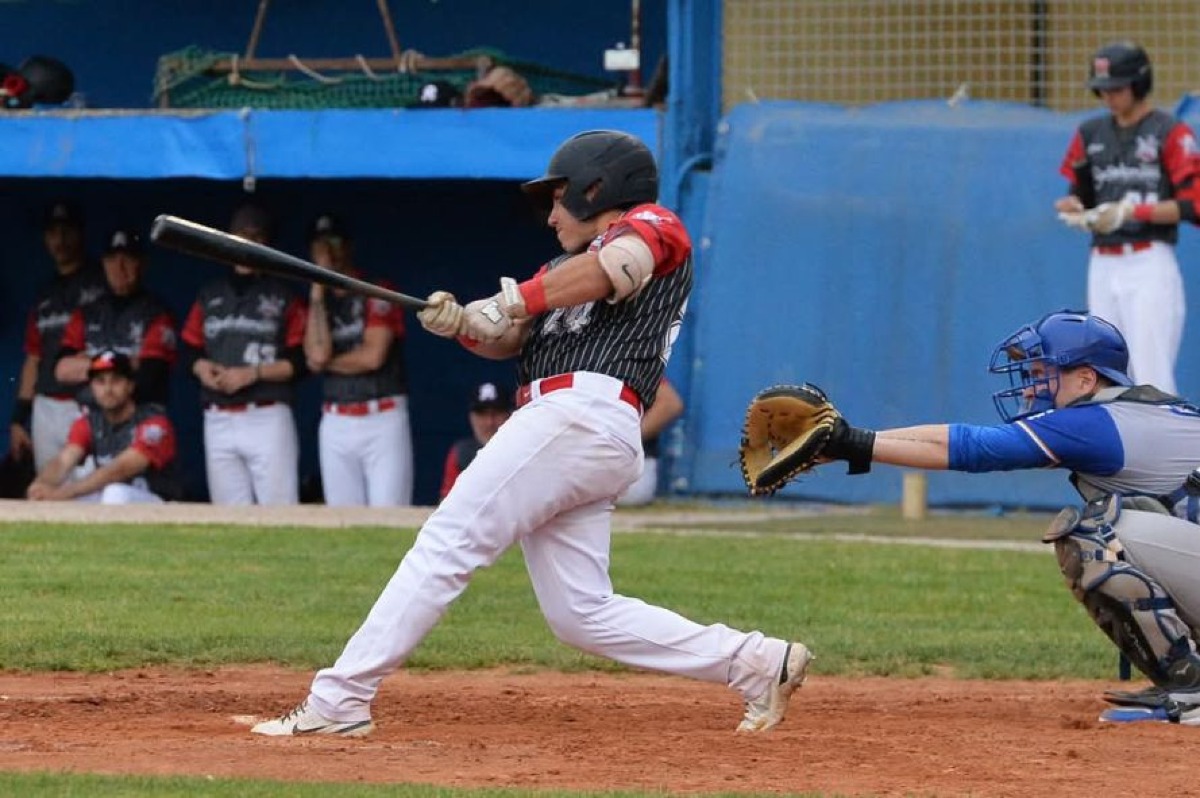Baseball, nella Casa dei Pirati il derby New Rimini-Falcons - L'interno Thomas Cifalinò