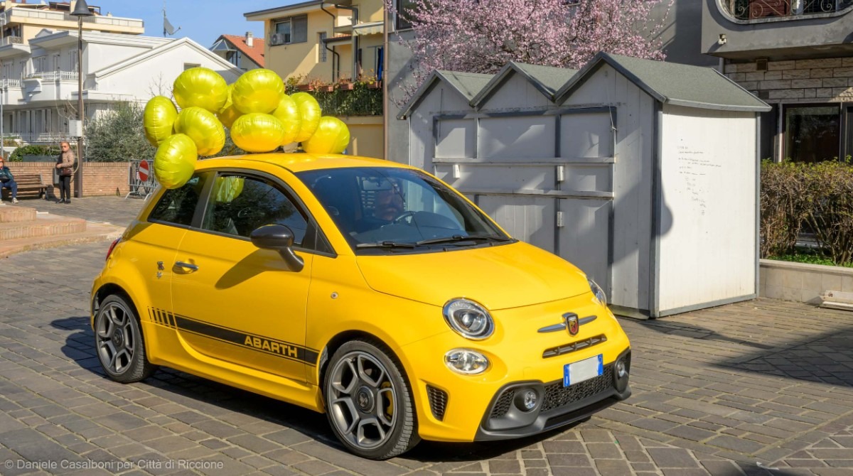 Arriva l' Abarth Color Show a Riccione: un evento tra motori, musica e colore -