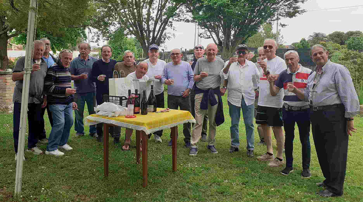 Indimenticabile incontro: ex compagni di scuola si ritrovano dopo quasi 70 anni a Bellaria - 