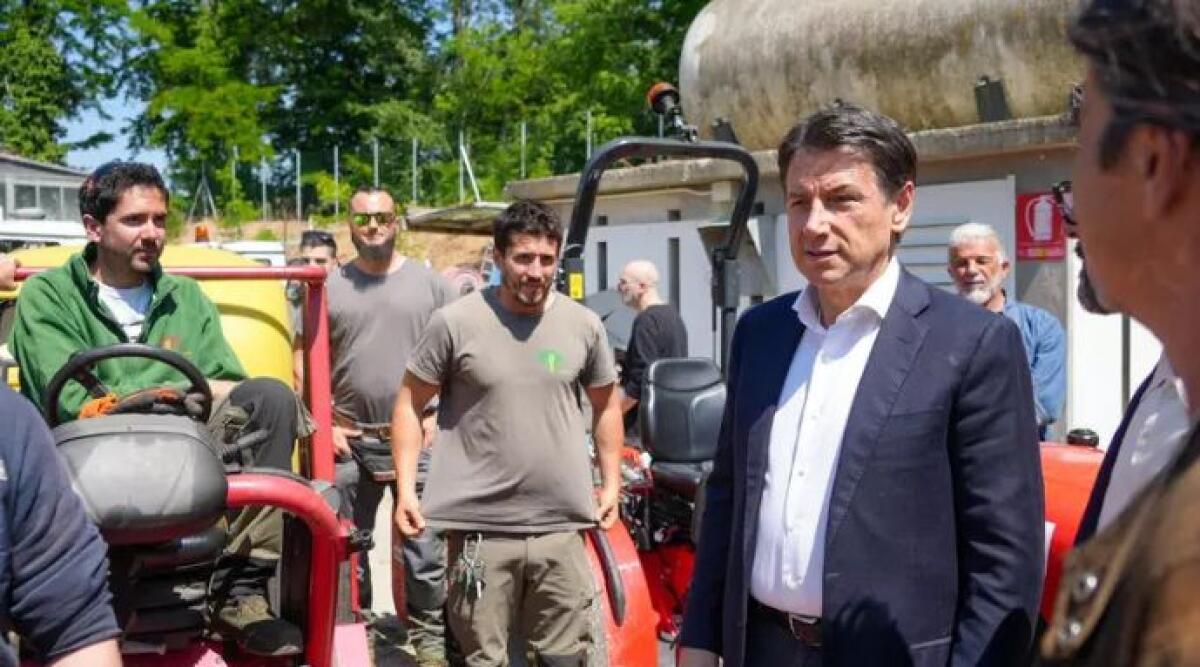 Conte in visita agli alluvionati di Faenza: "Meloni si è fatta solo la foto, ancora nessun ristoro" - Foto Ansa