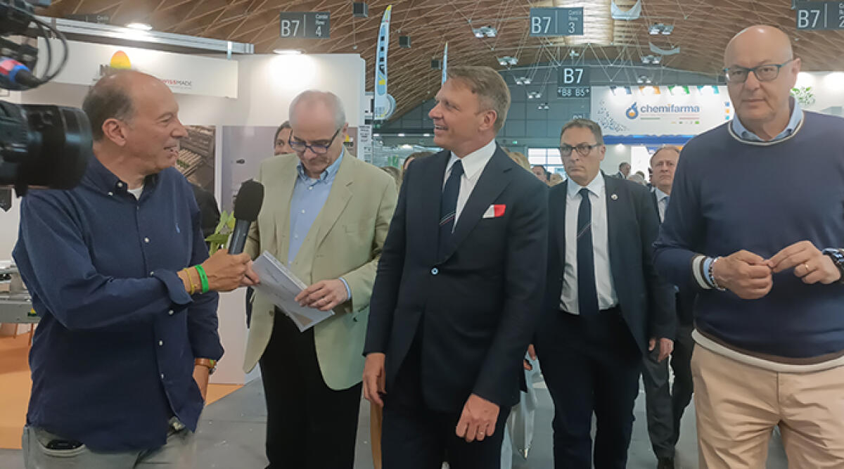 Inaugurata la 54ª edizione di Fieravicola: il Ministro Lollobrigida in visita agli stand - Il Ministro Francesco Lollobrigida
in visita agli stand