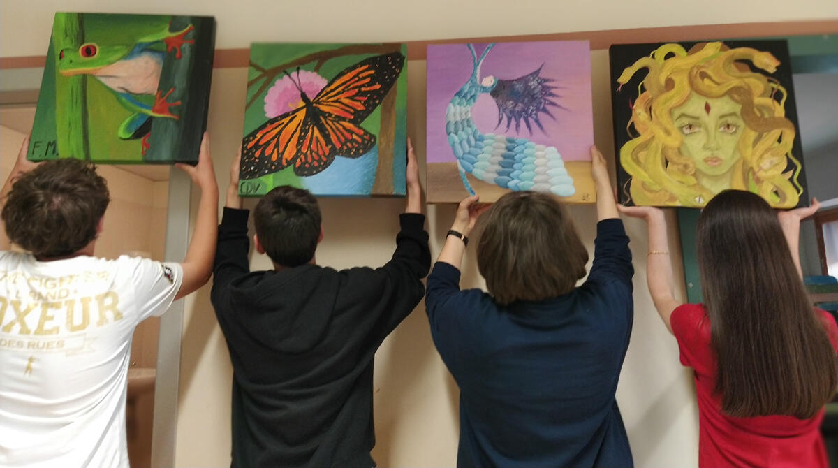 Metamorfosi in mostra: gli studenti della Geo Cenci raccontano in arte il passaggio tra infanzia e adolescenza -