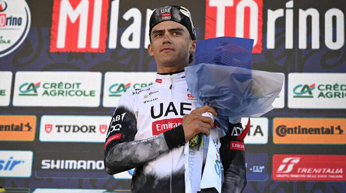 El Torito conquista la maglia rosa: la Romagna e San Marino in festa per Isaac Del Toro - Torino (Superga). Isaac Del Toro (MEX) of team UAE Team Emirates - XRG , celebrate on the podium in the 106th stage, of 174 km from Rho to Torino (Superga). 19 March 2025, Torino. ROBERTO BETTINI / ANSA
