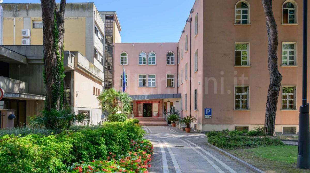 Urbanistica a Riccione: sospesa la sentenza del TAR sul vincolo alberghiero in viale Molari - Municipio del Comune di Riccione