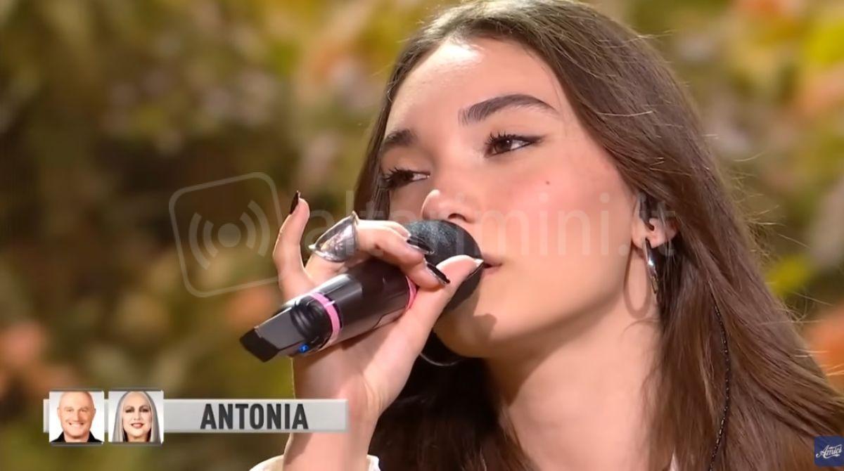 Da Amici alle Befane: sul palco la finalista Antonia -