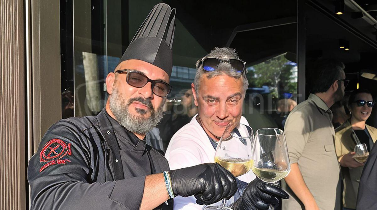 Riccione brinda al ritorno del Caffè del Porto: folla sul lungomare per l’inaugurazione -