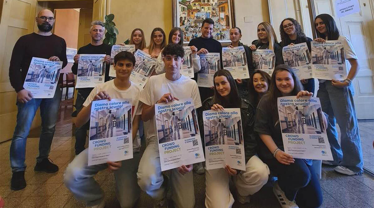 Mancano risorse per tinteggiare la scuola, studenti dell'Einaudi-Molari lanciano raccolta fondi -