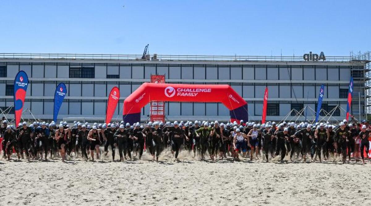 Triathon: Challenge Cesenatico, Mercatelli e Angelini Trionfano nella Sprint - La partenza dello sprint maschile
