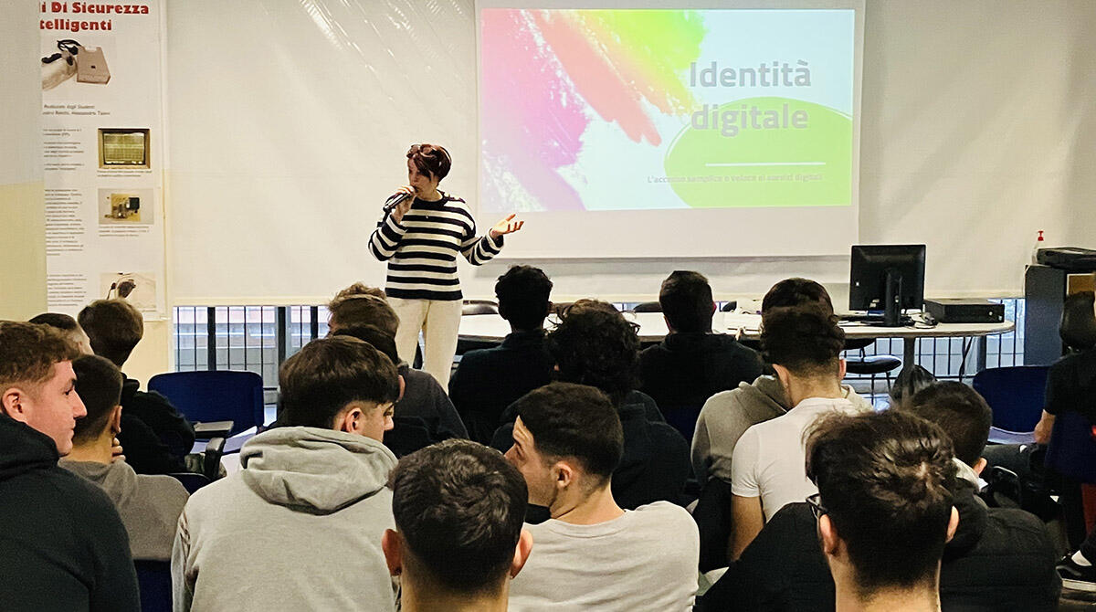 Più di 3.200 riminesi connessi al futuro: continua il progetto Digitale Facile -