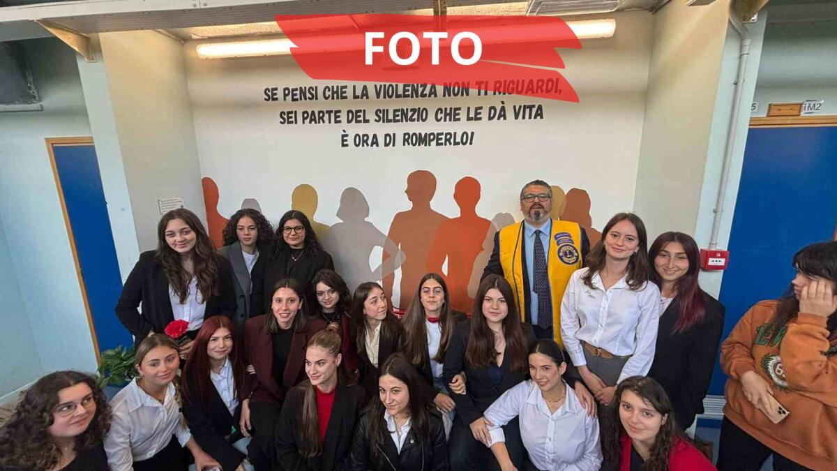 Novafeltria, studentesse lanciano raccolta fondi per una panchina rossa: il progetto è ora realtà -
