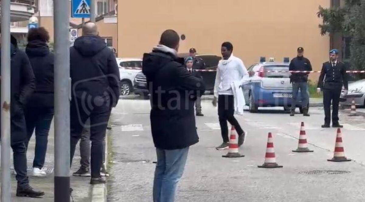 Rimini, omicidio Paganelli: Dassilva torna ad alimentarsi. Attesa per l'udienza con la testimonianza dell'ex amante - Dassilva in Via del Ciclamino