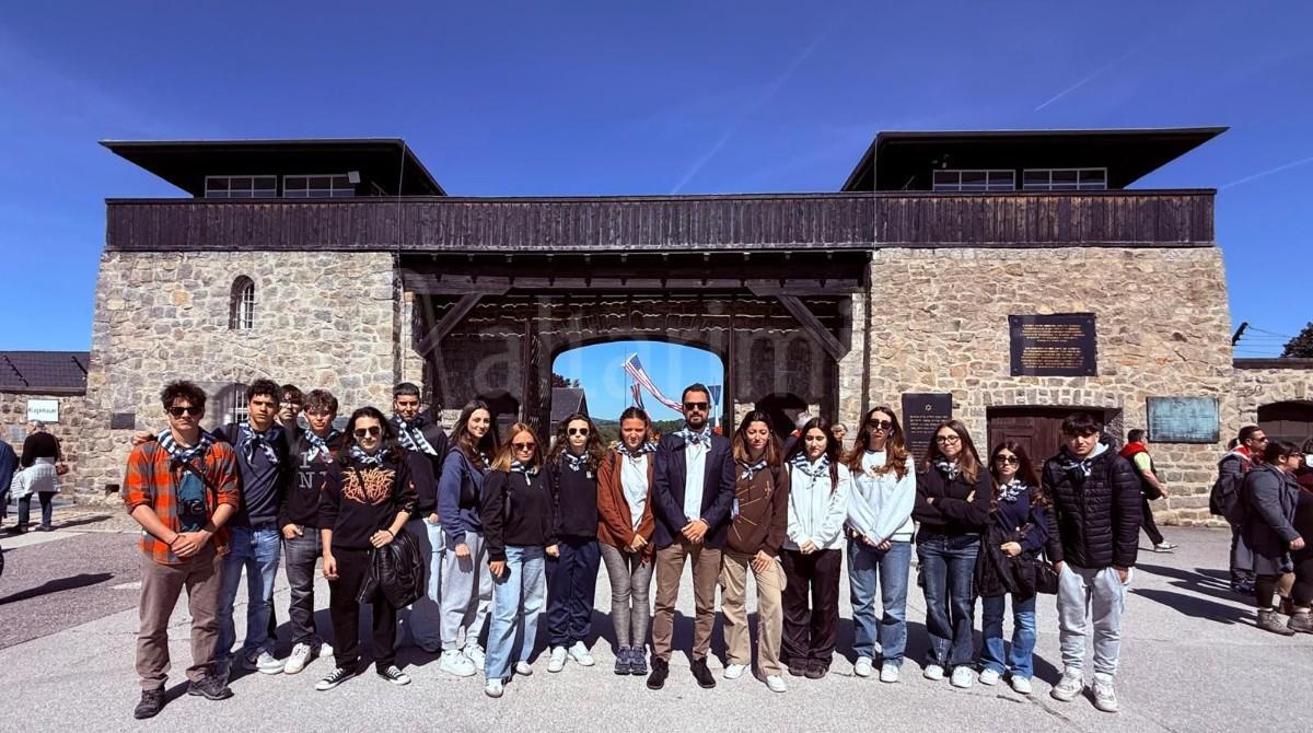 Il presidente Maurizio Fabbri e la delegazione dell'Emilia-Romagna a Mauthausen per non dimenticare - Fabbri con delegazione a Mauthausen