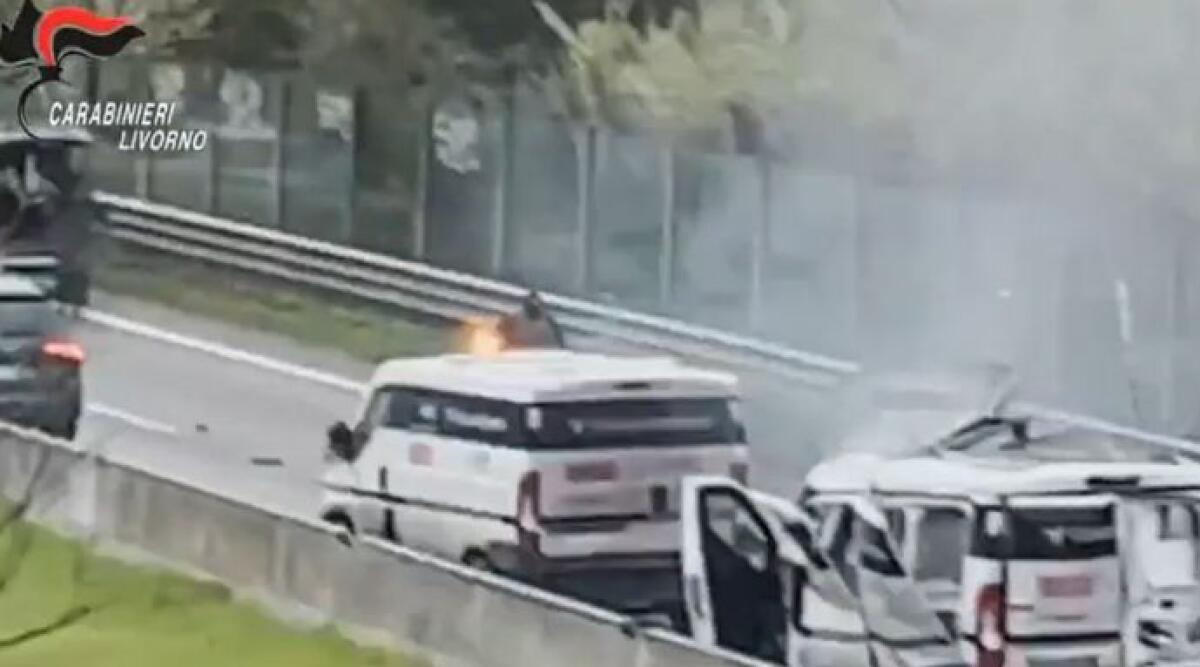 Assalto a portavalori: 11 arresti, sgominata banda armata - L'assalto dei banditi