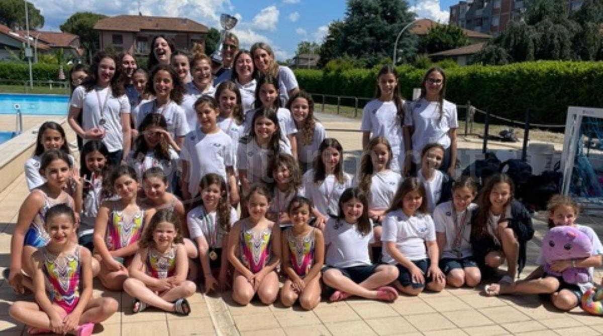 Riccione trionfa nel Nuoto Artistico giovanile. Podio a Forlì e a Cesena - Le giovani atlete