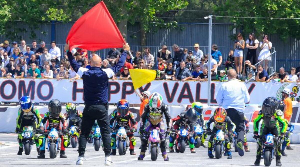 Minimoto da record a Cervia: 101 giovani piloti nel segno di Simoncelli - A Cervia 101 piloti di minimoto nel "Simoncelli"
