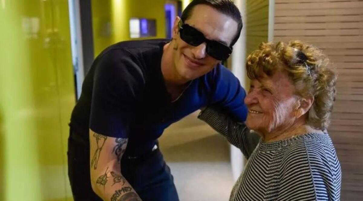 Radio Bruno porta Achille Lauro da una fan speciale: Edmea, quasi 101 anni -