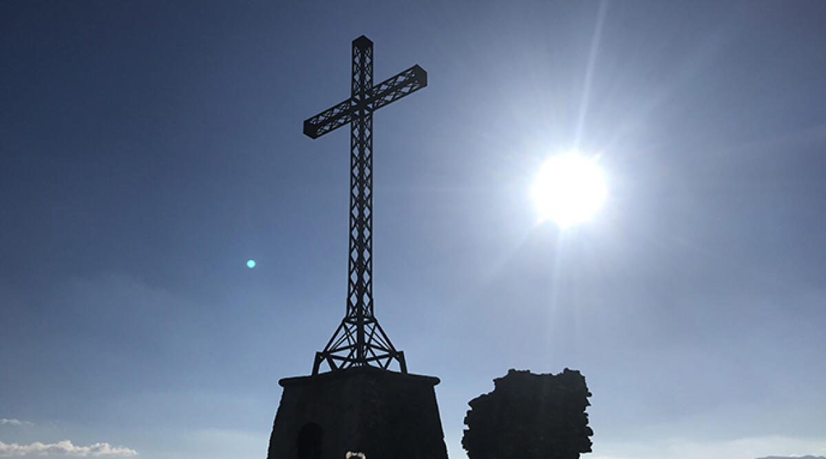 Le due visite di Papa Leone XIV a Pennabilli: un segno per le Agostiniane - Pennabilli, la croce sulla rupe