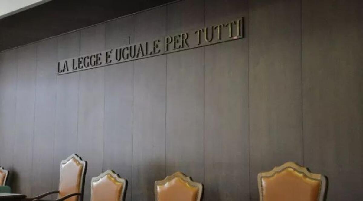 Forlì: assolta per incapacità mentale, non percepiva la gravità della condizione del compagno morto di stenti - 