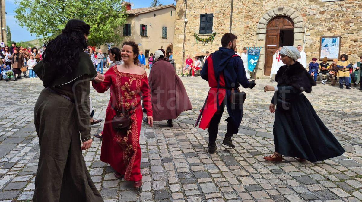 San Leo celebra San Francesco con una festa tra spiritualità, artigianato e tradizioni -