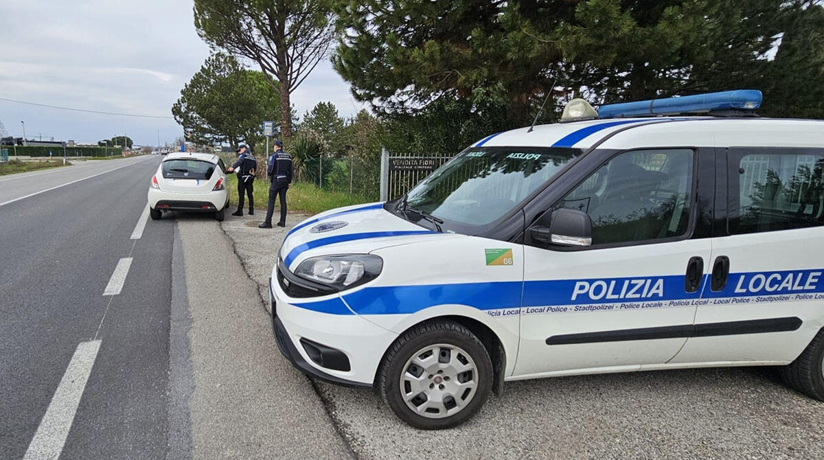 Valmarecchia, maxi controllo stradale per 10 giorni: 36 sanzioni e un sequestro - Controlli Polizia Locale bassa Valmarecchia