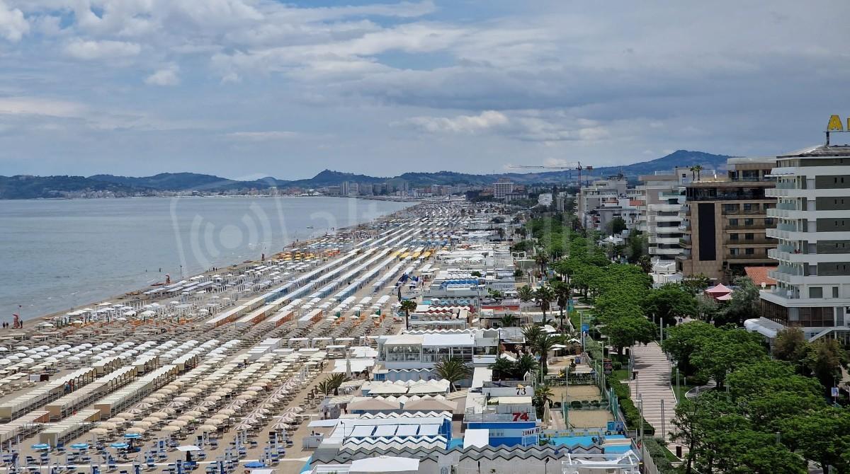 Riccione aggiorna la disciplina urbanistica sul condhotel: stop alla limitazione temporanea - Riccione dall'alto