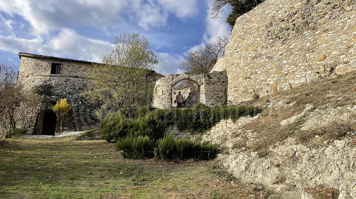 Tutto il fascino della Valmarecchia nella suggestiva passeggiata al Castello di Secchiano - Castello di Secchiano