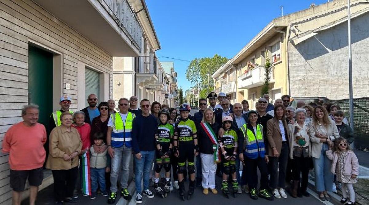 Cattolica, inaugurata la nuova via del Porto: più sicura, verde e funzionale - Il taglio del nastro della nuova via del Porto