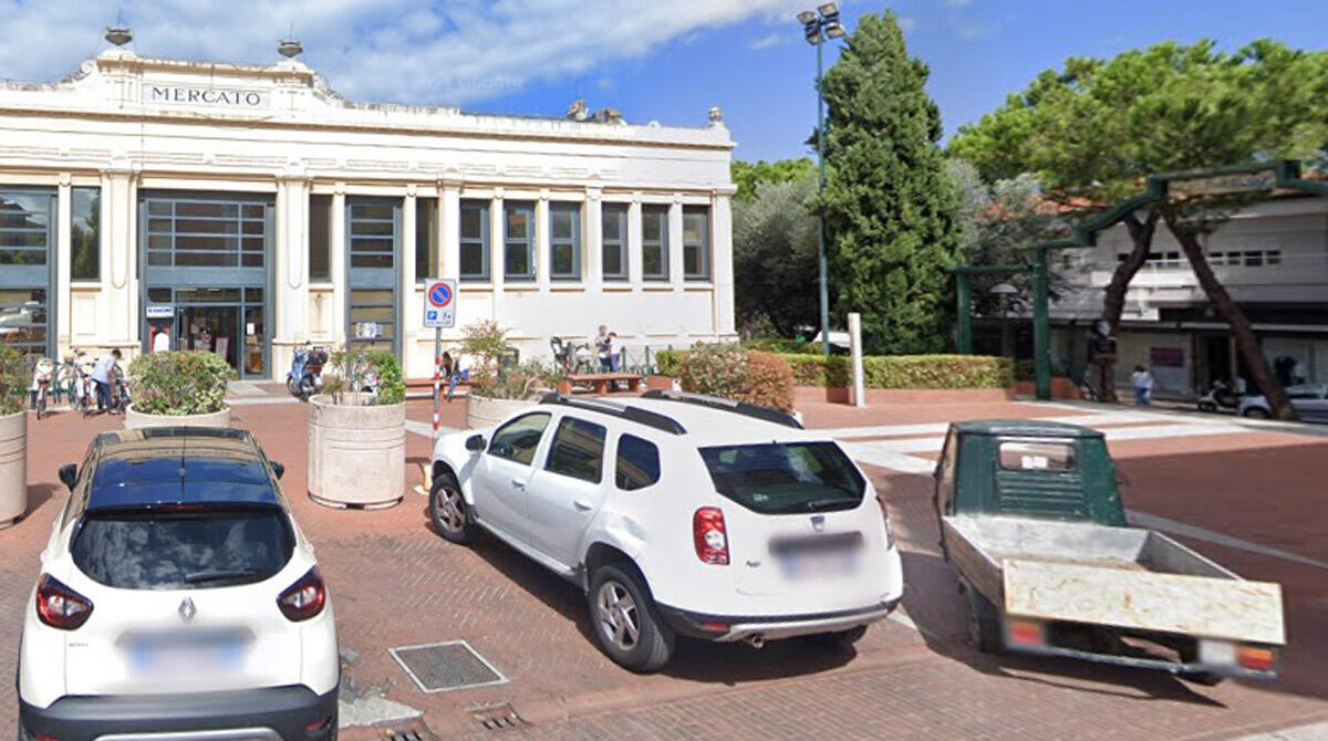 Cattolica, stalli a tempo in piazza Mercato Coperto e stop al traffico pesante in via Bastioni - PH GOOGLE