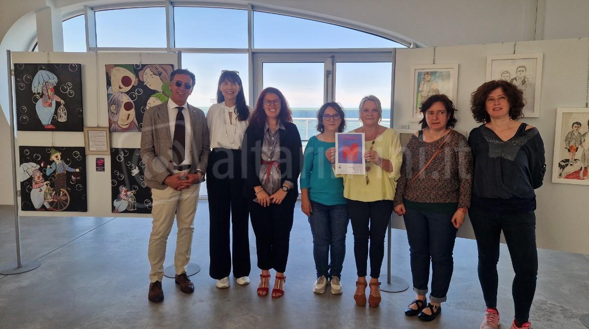 Gabicce Mare: inaugurata la mostra con le opere di quattro artiste unite dall'amicizia - Inaugurazione mostra