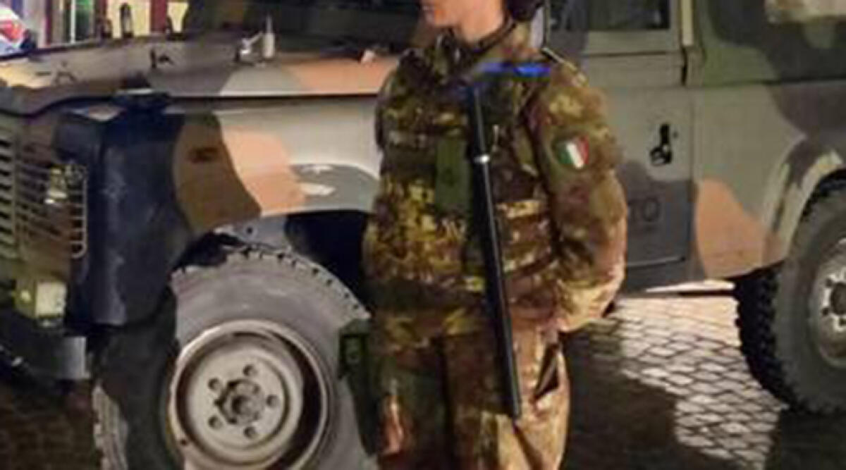 Tentato suicidio sui binari: salvato dai militari alla stazione di Rimini - Archivio