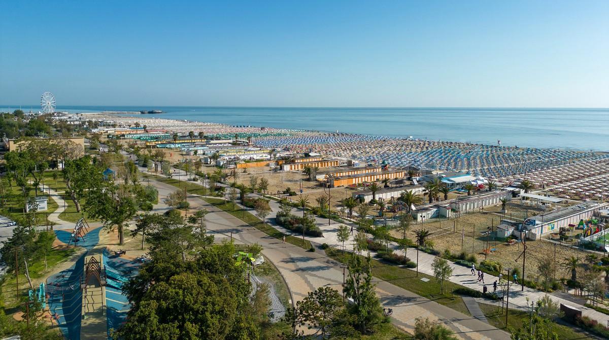 Rimini: si apre la stagione balneare 2025. Dalla colazione all'alba sul pedalò alle spiagge pet friendly. Tutte le novità -