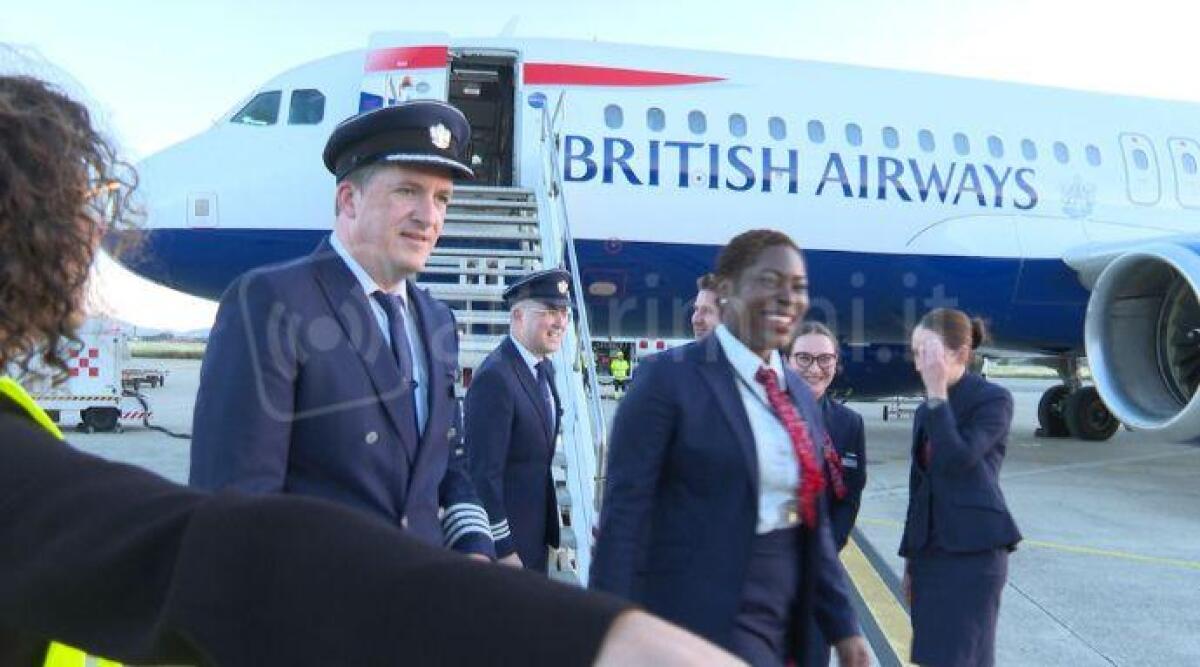 Nuovo collegamento Londra-Rimini: festa al Fellini per l’arrivo dei primi turisti. Le foto - Inaugurato il volo British Airways London Heathrow–Rimini