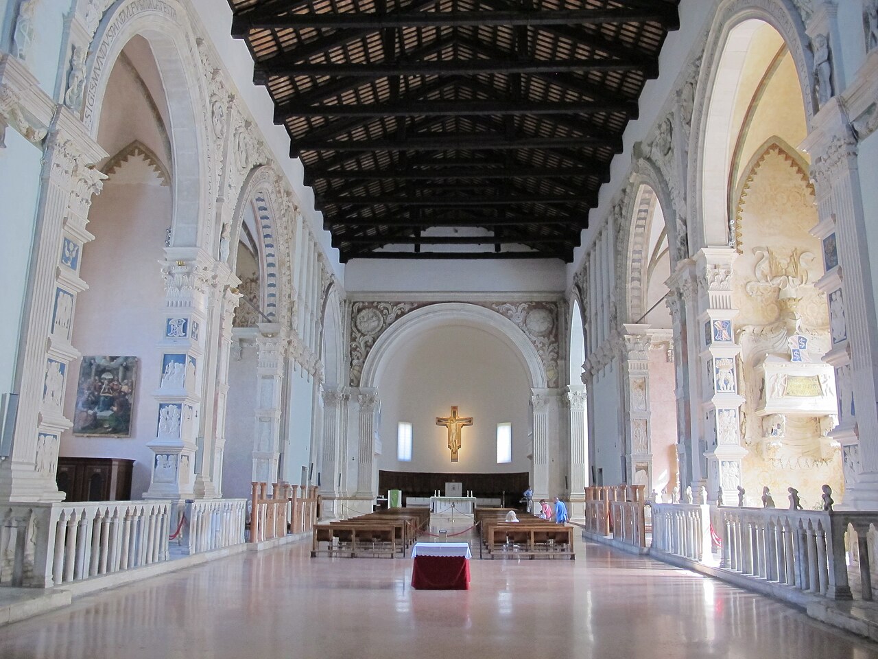 Interni del tempio