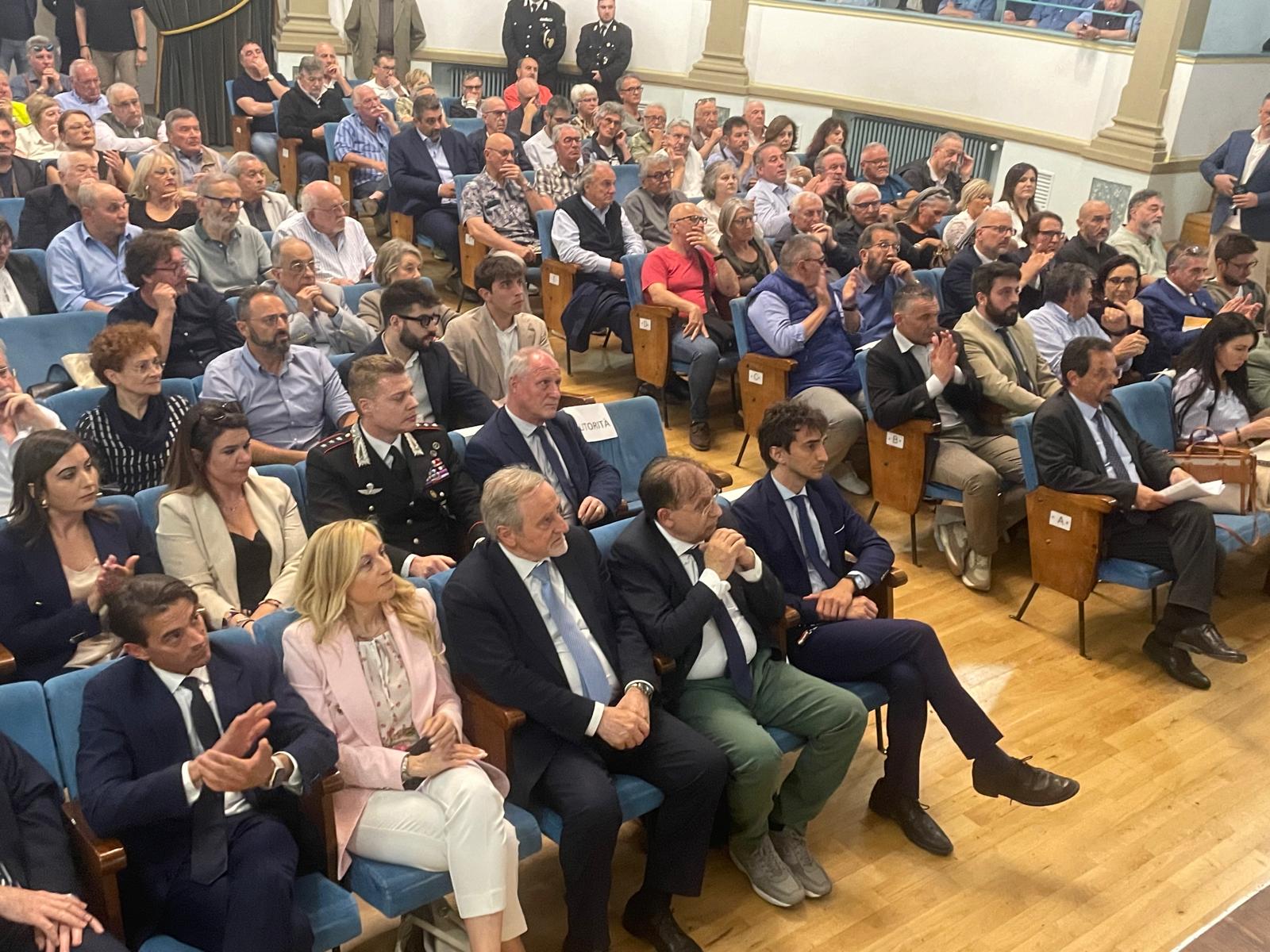 Pubblico in sala al Teatro Sociale di Novafeltria