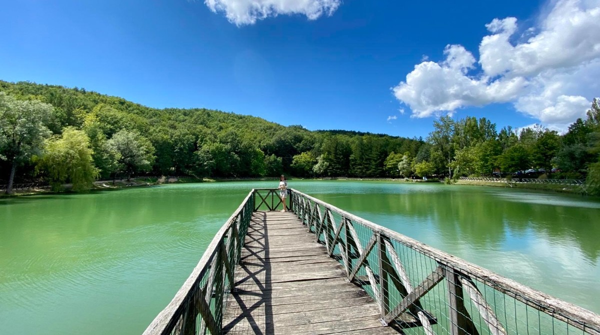 Più sicurezza al Lago di Andreuccio: installato un defibrillatore per emergenze -