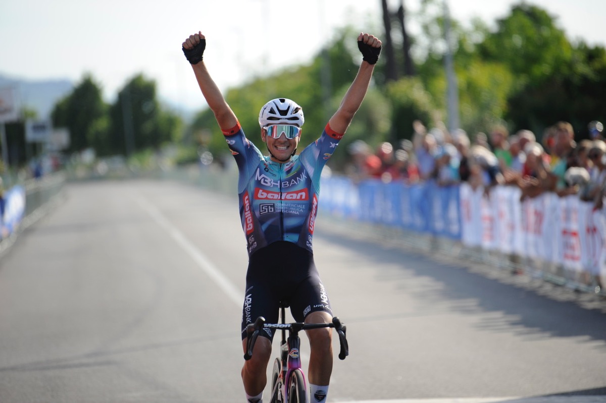 Bracalente domina la 53ª Coppa della Pace: un trionfo in solitaria sotto il sole di Sant’Ermete - L'arrivo