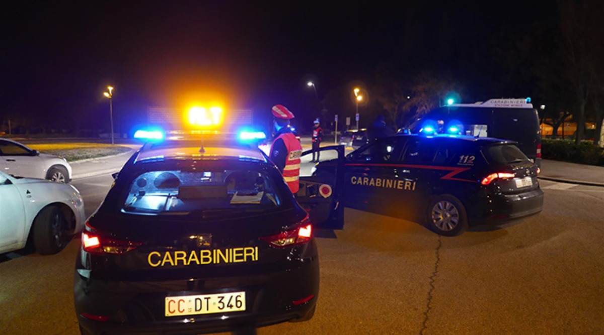 Fuga a tutta velocità finisce in tragedia nel Bolognese: morto un imprenditore, grave la moglie - Repertorio