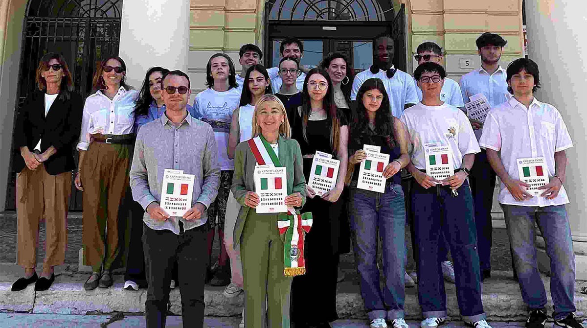 2 giugno a Cattolica, la sindaca: "Votate ai referendum. È disumano affamare il popolo di Gaza" -