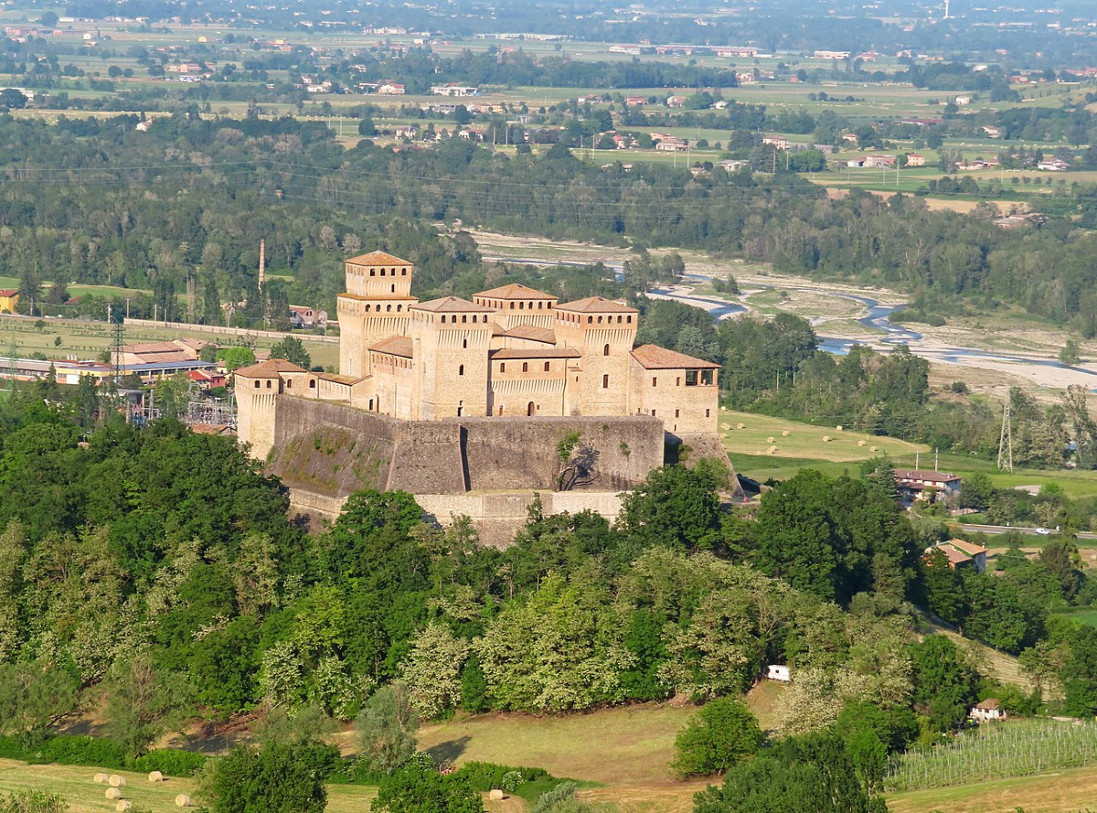 Assurdo cosa nasconde davvero il Castello di Torrechiara | Un segreto che potrebbe sconvolgere la storia dell'Emilia-Romagna - Foto: Parma1983/Wikipedia