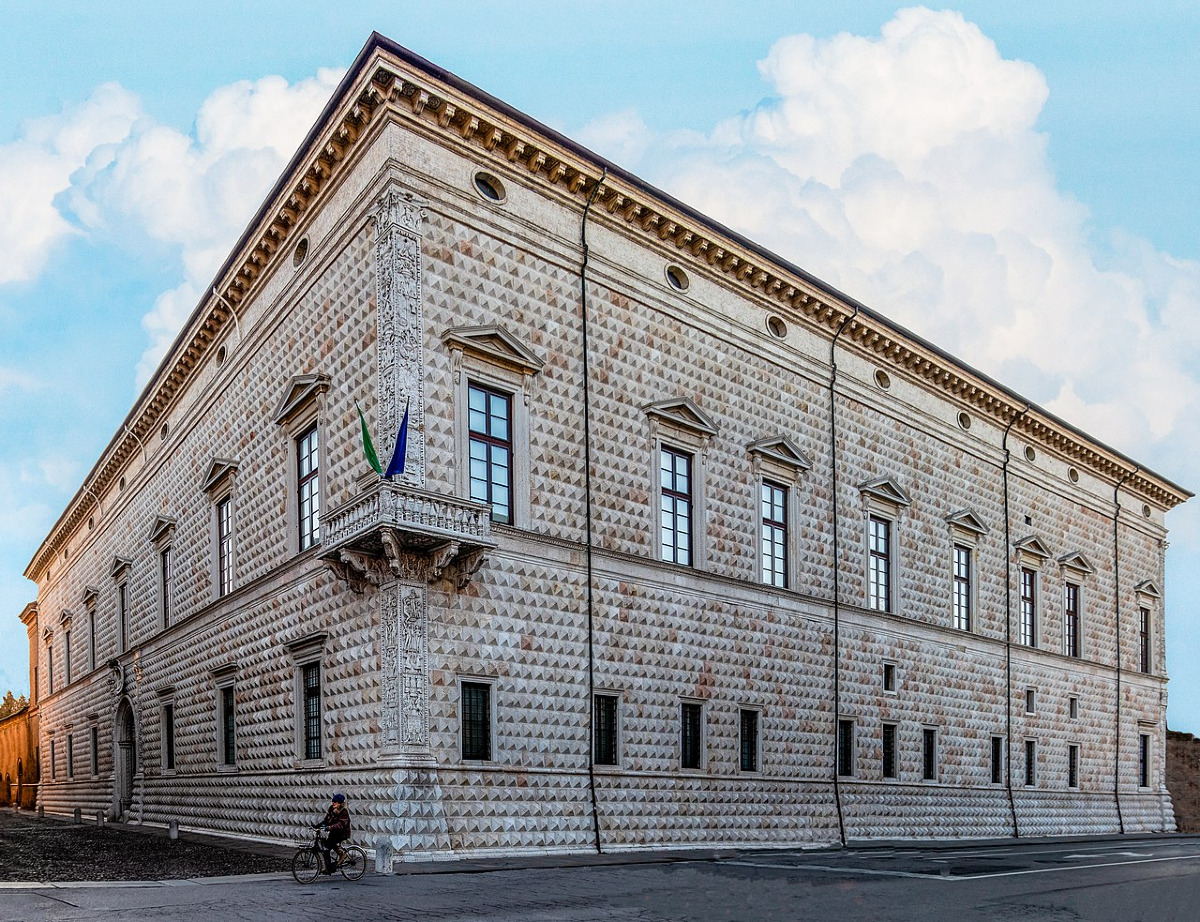 Un gioiello nascosto tra le mura di Ferrara | Il Palazzo dei Diamanti e il mistero che lo rende unico - Foto: Vanni Lazzari/Wikipedia