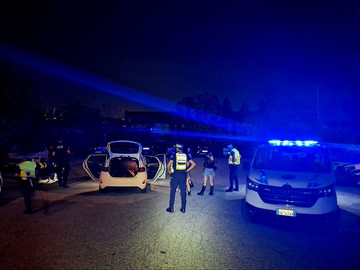 Taxi abusivo con targa estera fermato due volte: scatta il sequestro definitivo -