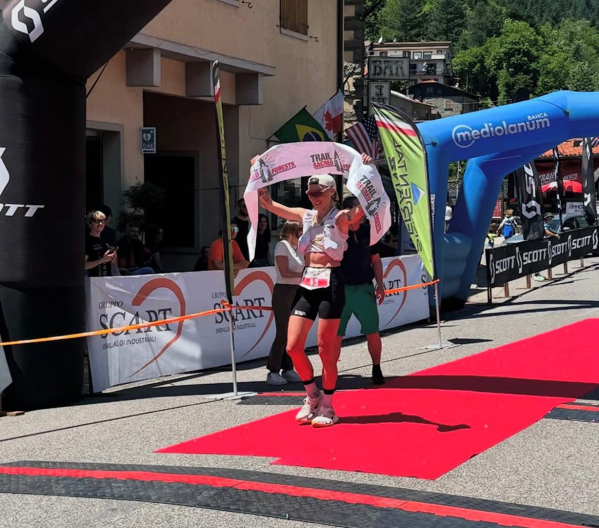 Trail Sacred Forests: trionfo rosa e record di partecipazione femminile - L'arrivo di Silvia Scipioni